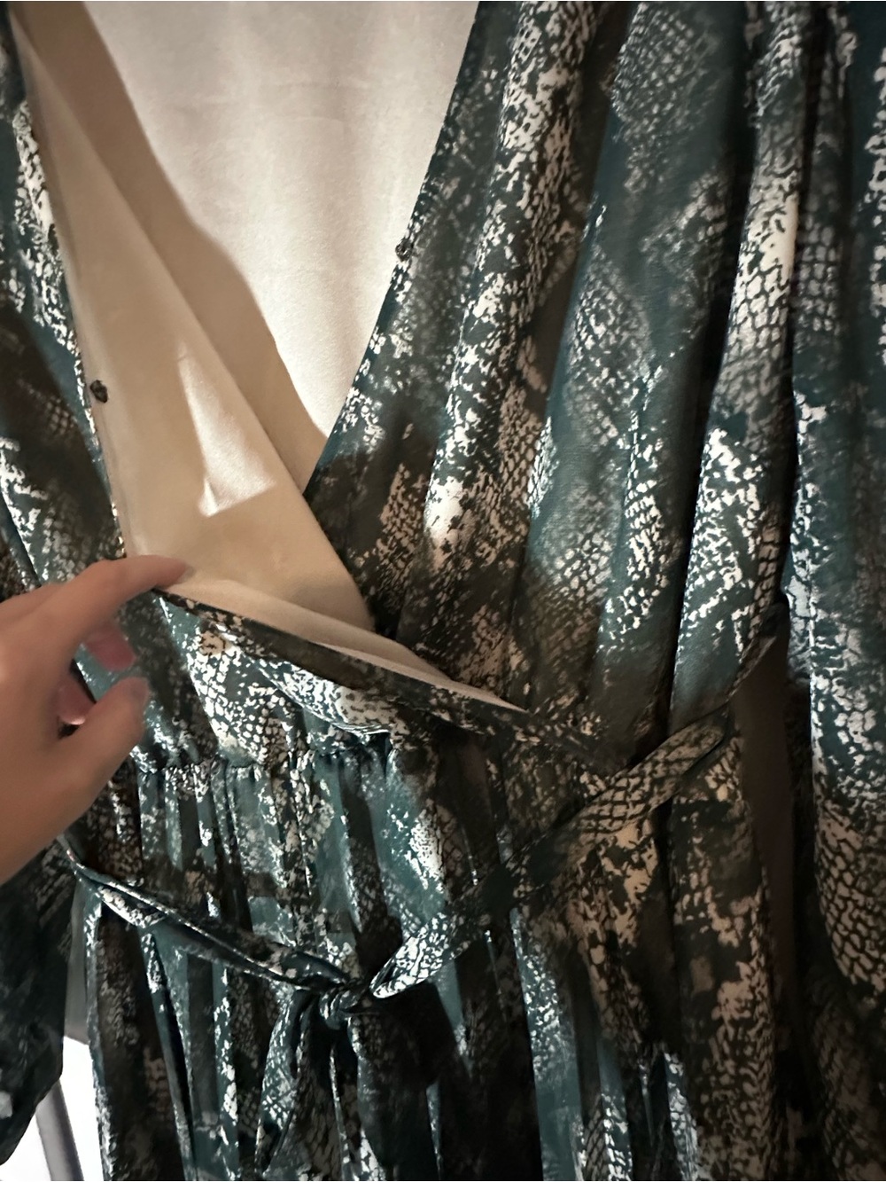 Ava & Viv green and cream Snake-Print V-Neck Maxi Dress - Picture 6 of 8